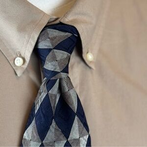 Roundtree & Yorke Men’s Necktie Black & Tan Geometric Tie 100% Silk Tie